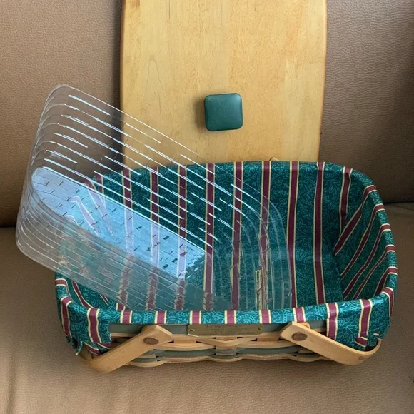 Longaberger Basket with Lid - Picture 2 of 6
